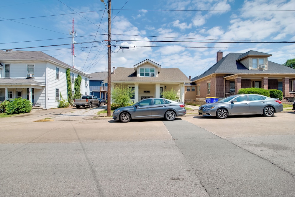 Hilltopper Convenience: Modern Duplex Near WKU