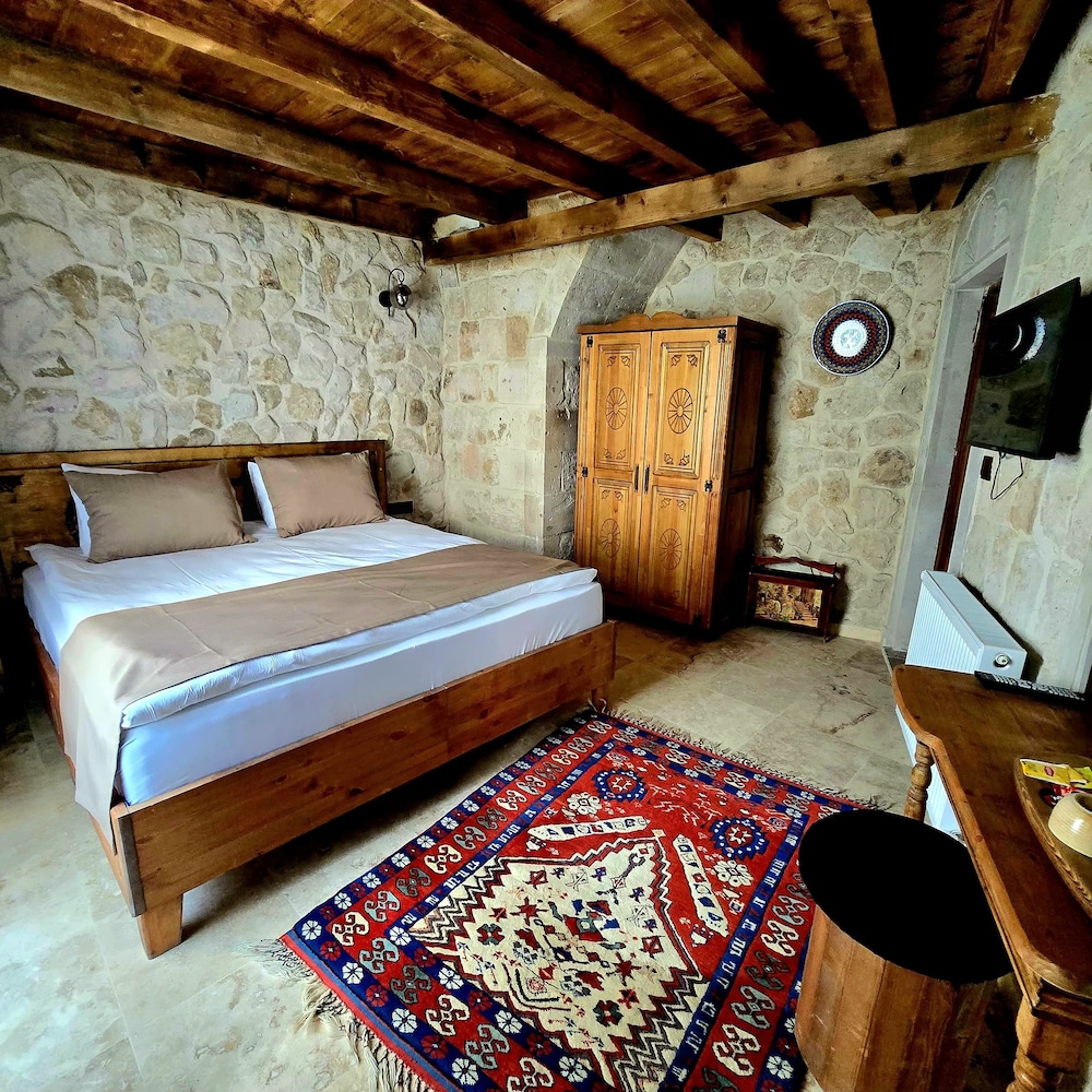 Arkelas Cave House