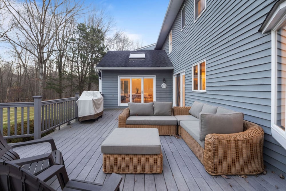 Peaceful Mini Mansion Sleeps 18