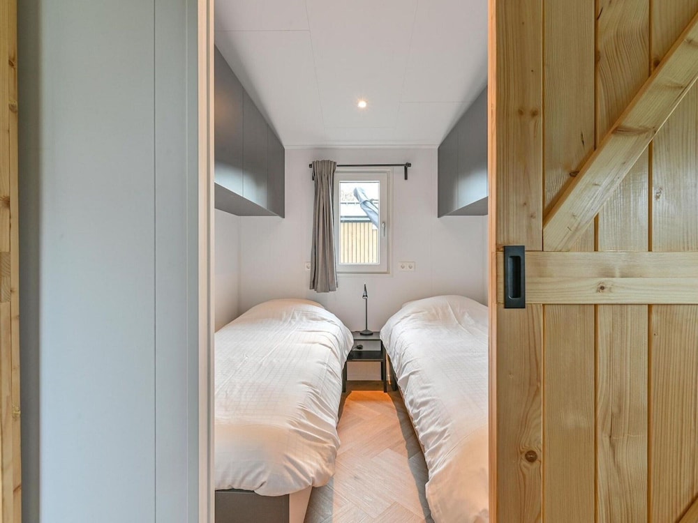 Chalet in Dutch Park With Garden and Terrace