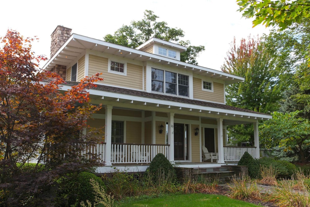 Douglas Manor