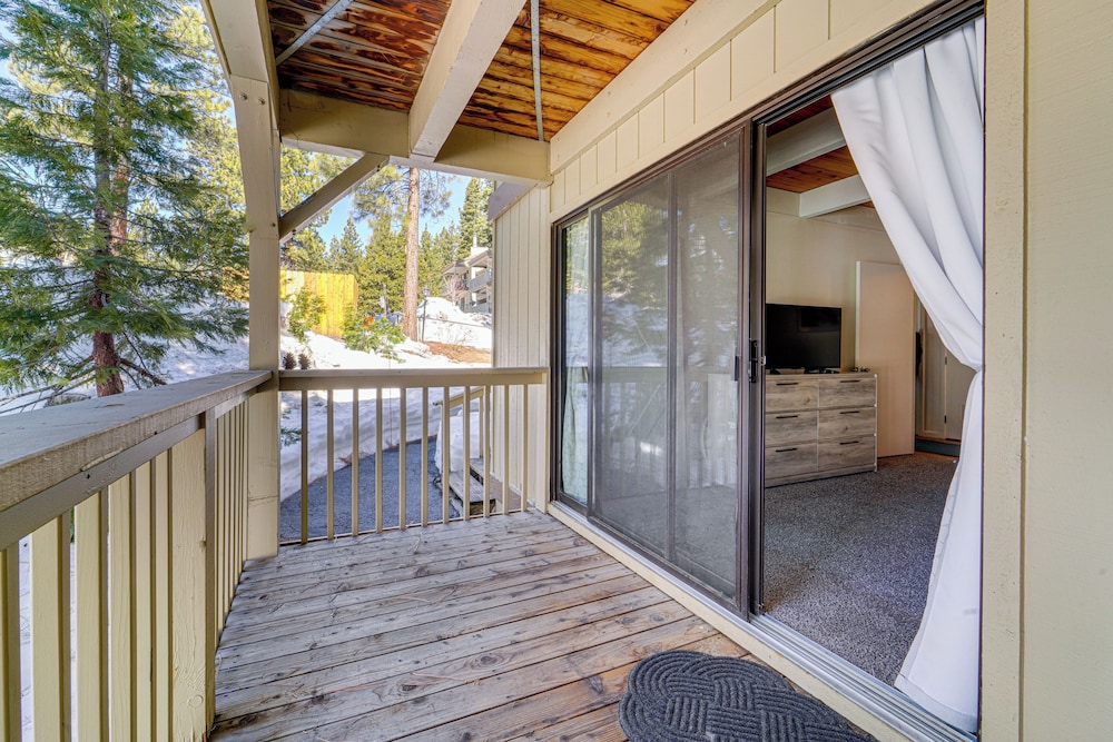 1 Mi to Lake Tahoe: Condo w/ Pool Access