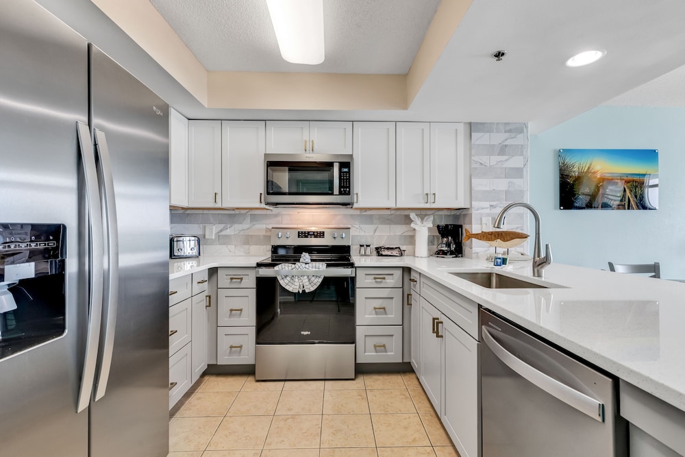 Cozy 2BR Beachfront Condo