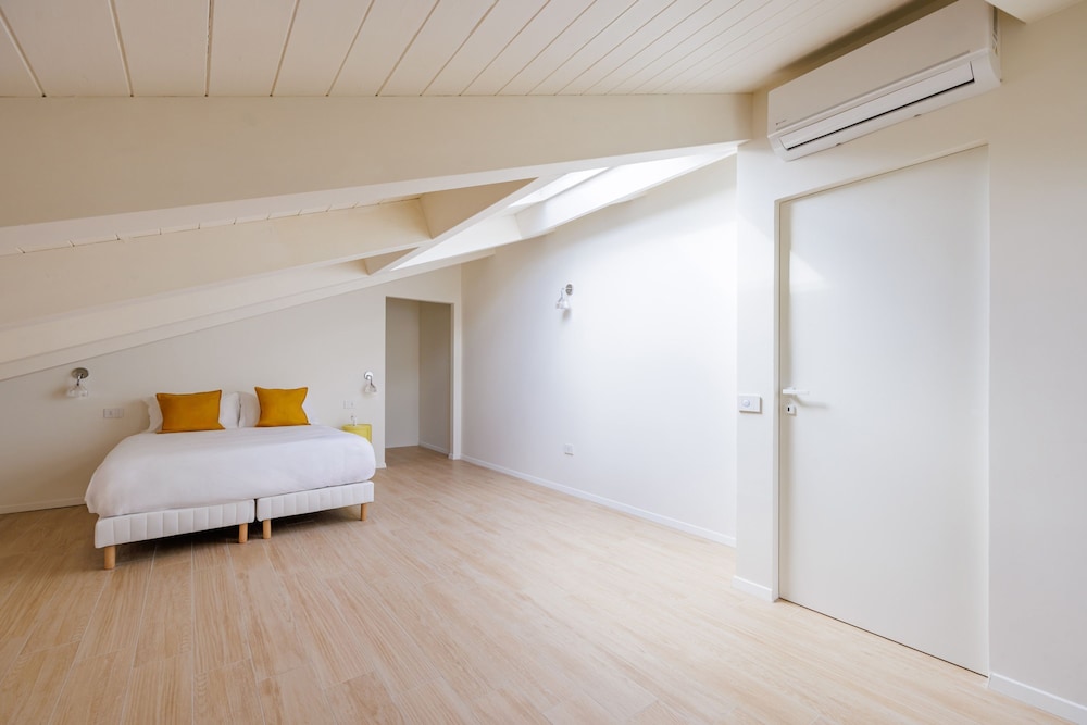 Napoli White Apartment by Wonderful Italy