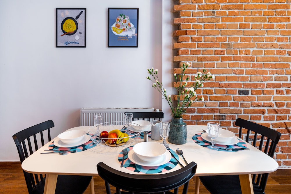 FriendHouse Apartments