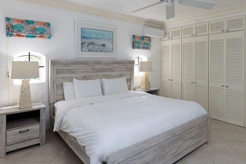 Glitter Bay Estate 214 1 Bedroom Apts