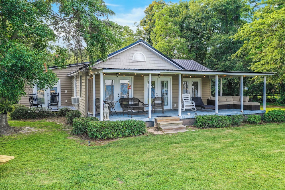 2BR Lakefront Getaway w/ Dock & Boat Launch