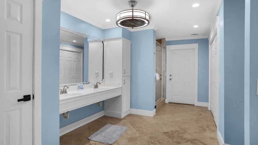 Spacious Retreat w/ Private Pool, Spa, Fireplace + Attraction Tickets!