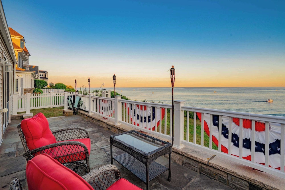 Oceanfront Ping Pong 1 Min Walk to Beach Pets Welcome