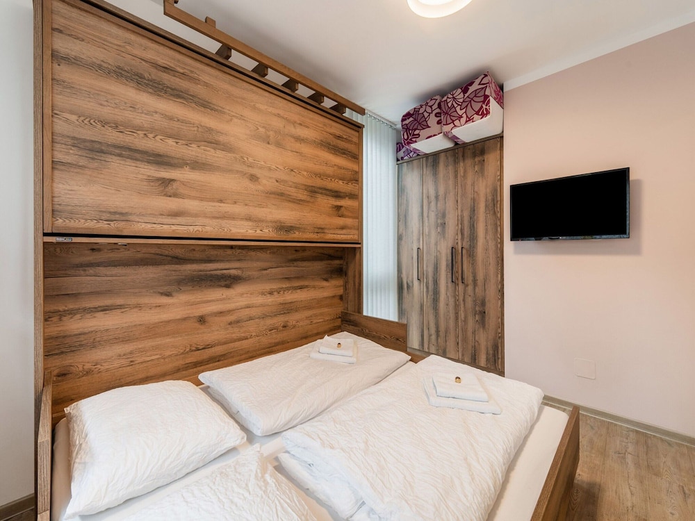 Large Apartment in Sankt Georgen With Balcony