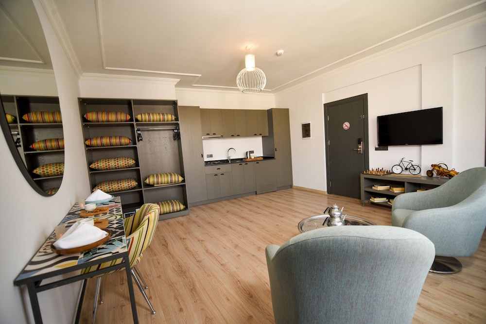 Lovely Flat with Sweet Balcony-ZAMBAK