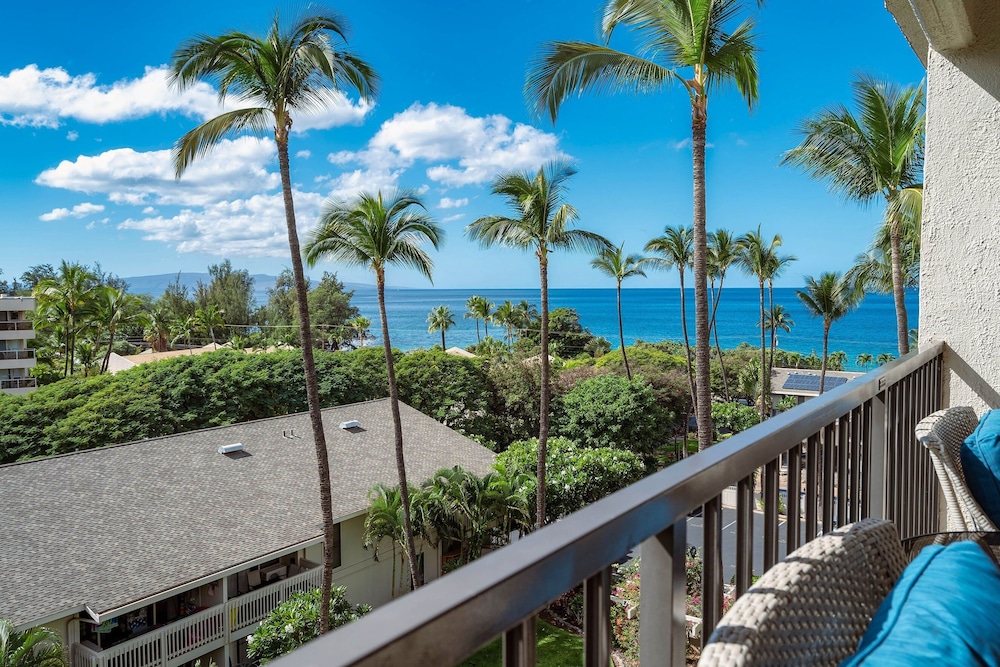 Budget Friendly - Kihei Akahi C-608, Ocean Views, Short Walk to Kamaole Beach II