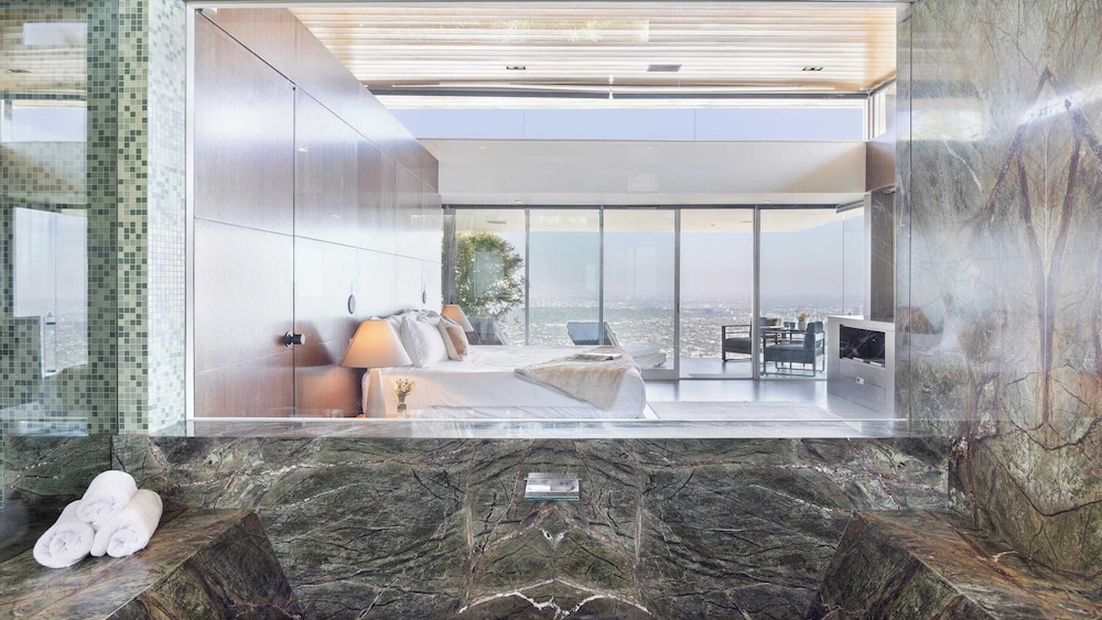 Hollywood Overlook by Avantstay Private Pool + Hot Tub Panoramic Views