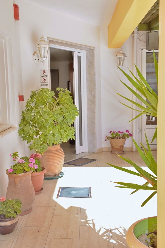 Irini Apartments