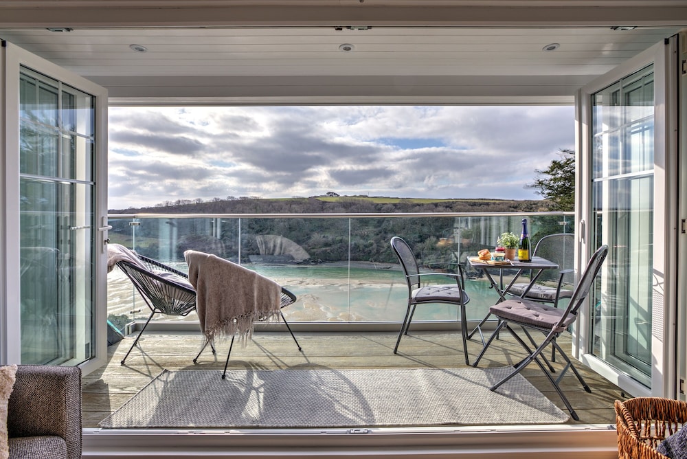 The Tower, 5 Corisande Manor