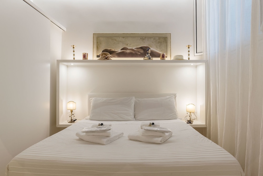 Leisure & Relax near Trevi Fountain