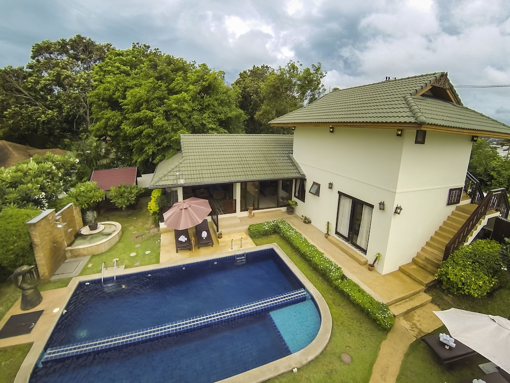 Idyllic Samui Beach Villa Resort