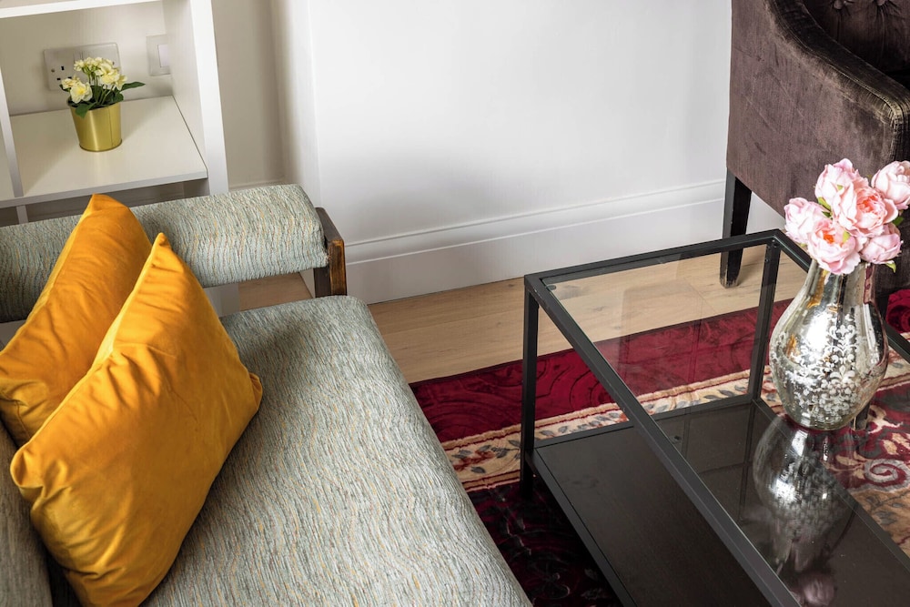 Picktheplace Kensington Lux Apartments III