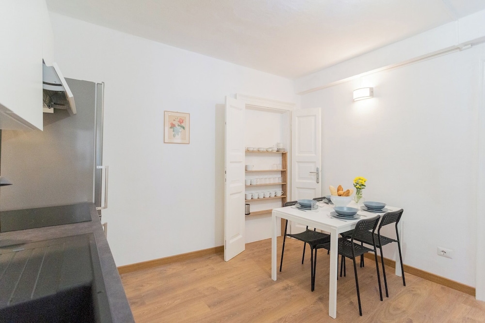 Da Pia in Historycal Como City Centre by Rent all Como