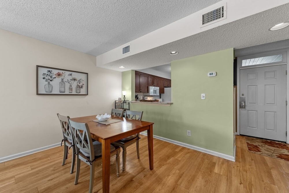 Windsor Court 11c 2 Bedroom Condo
