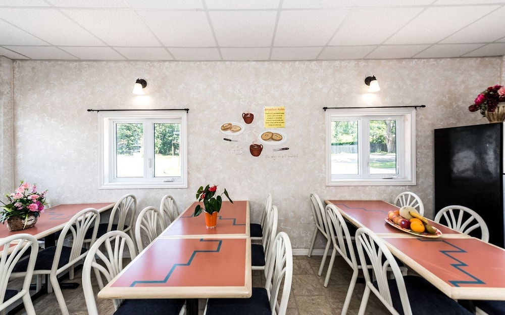 Niagara Parkway Court Motel