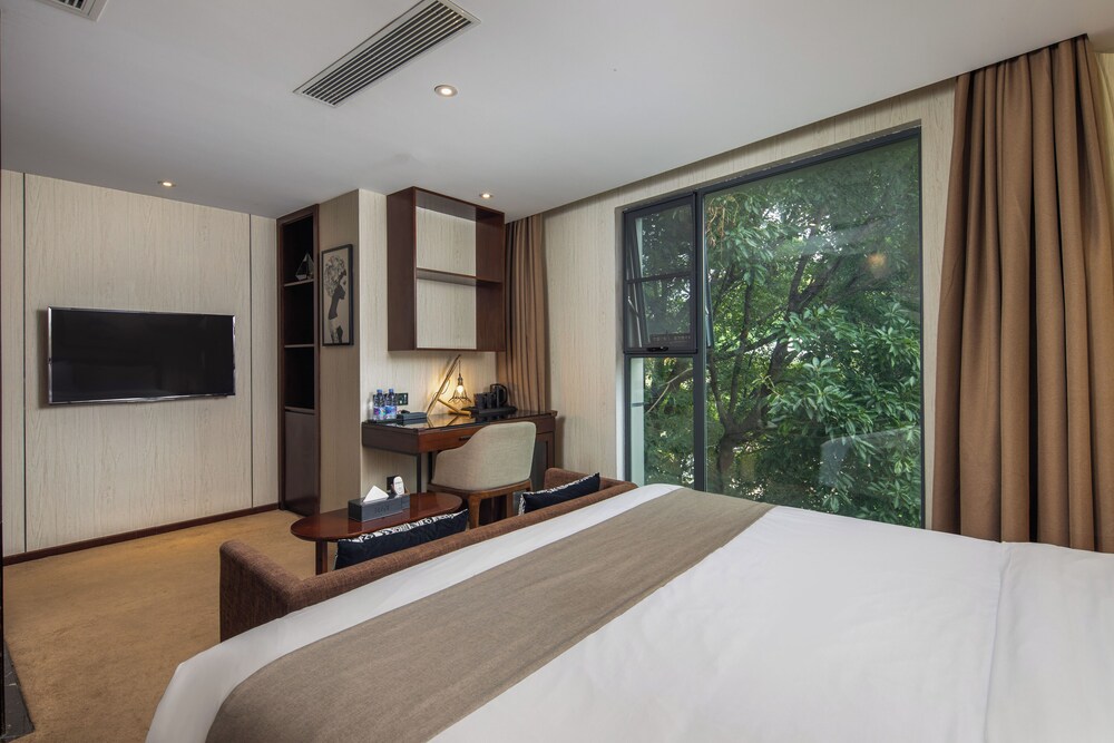 CNHOL RADIENT HOTEL