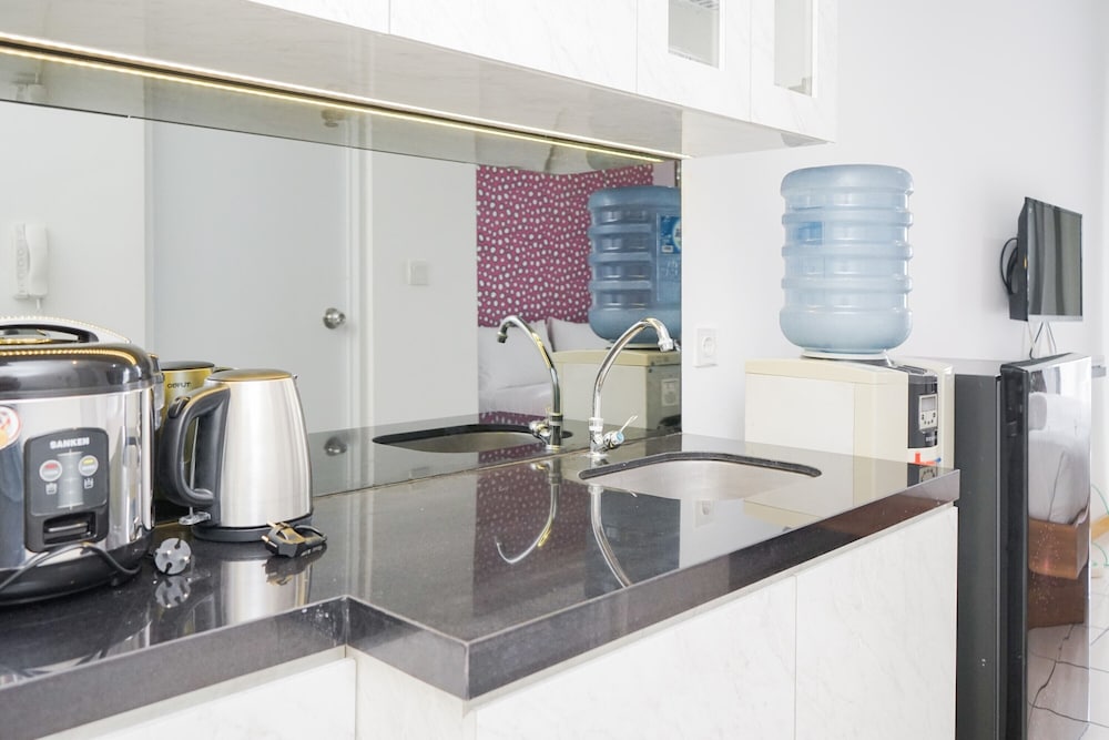 Cozy and Good Location Studio Apartment M-Town Residence view 2