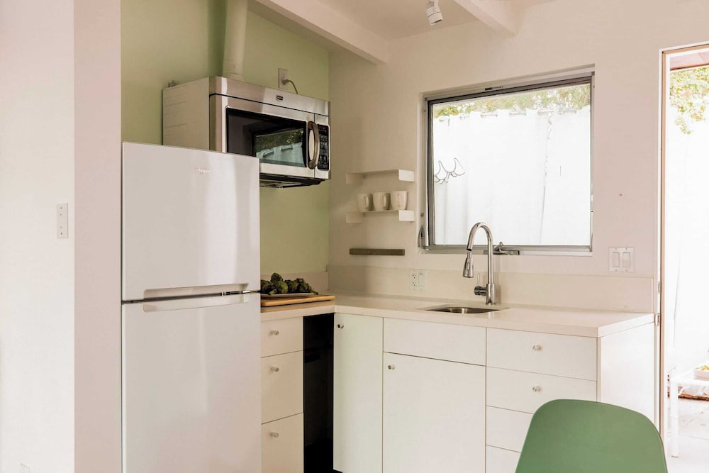2 Rooms, Sleeps 8 Retro Hotel w/ Pool Wesley King Studio Buyout by Avantstay