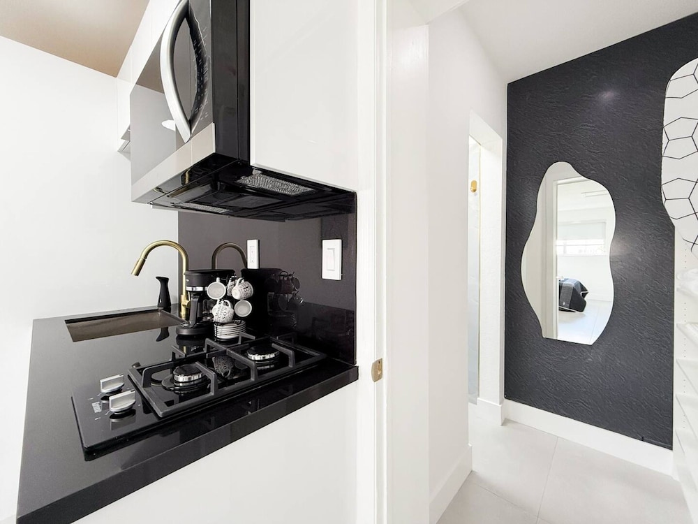 New Cozy Delux 1BR Near Hard Rock Stadium