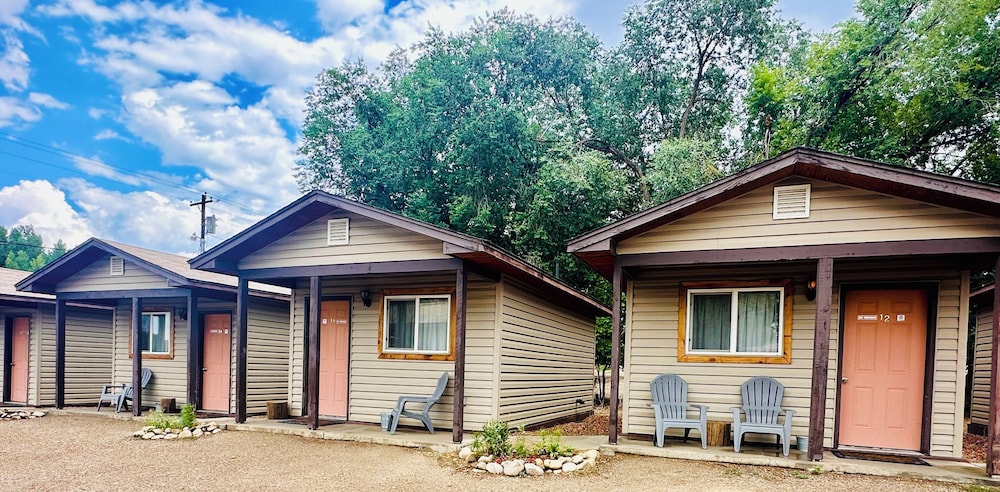 Moosehead Lodge & Cabins