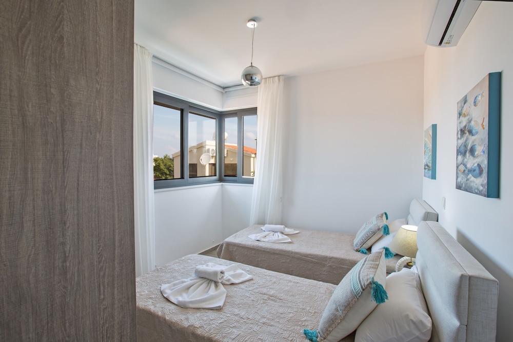 Protaras Holiday Villa Cr5 view 4
