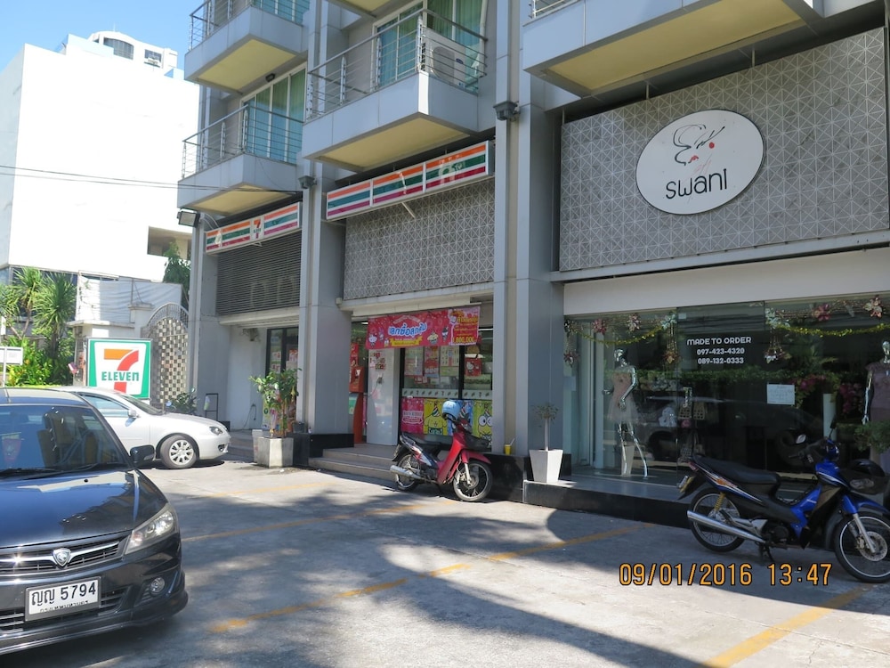 S39- 1 Bedroom Downtown Apt With Balcony and Pool