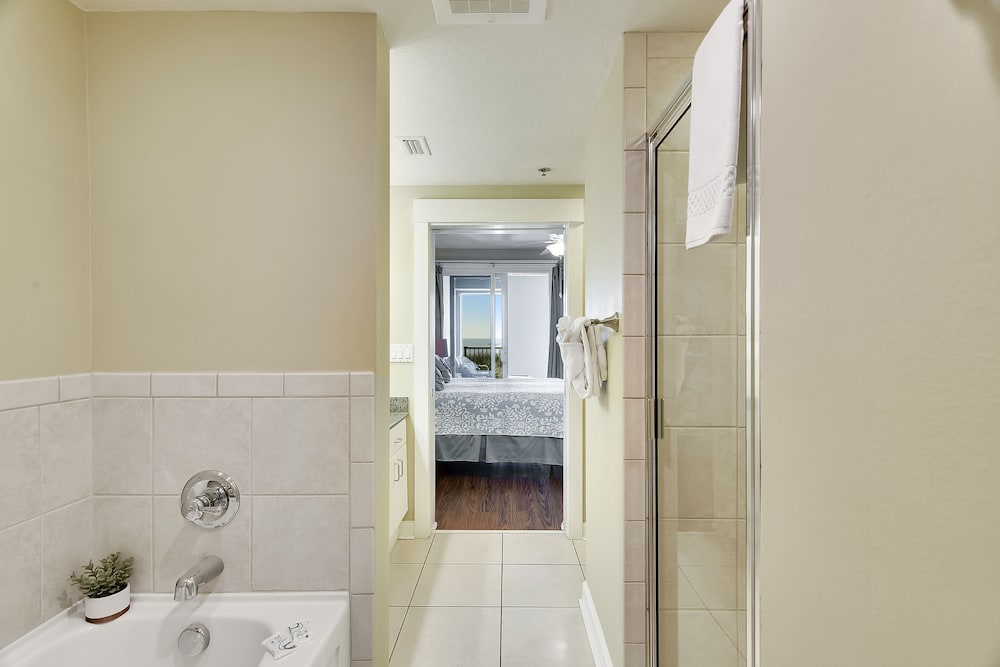 Grand Panama Beach Resort by Book That Condo