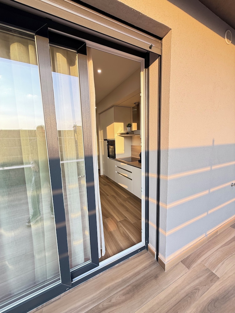 APARTMENT FREE SHUTTLE