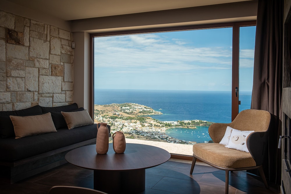 Villa Helios - Elevate Your Senses