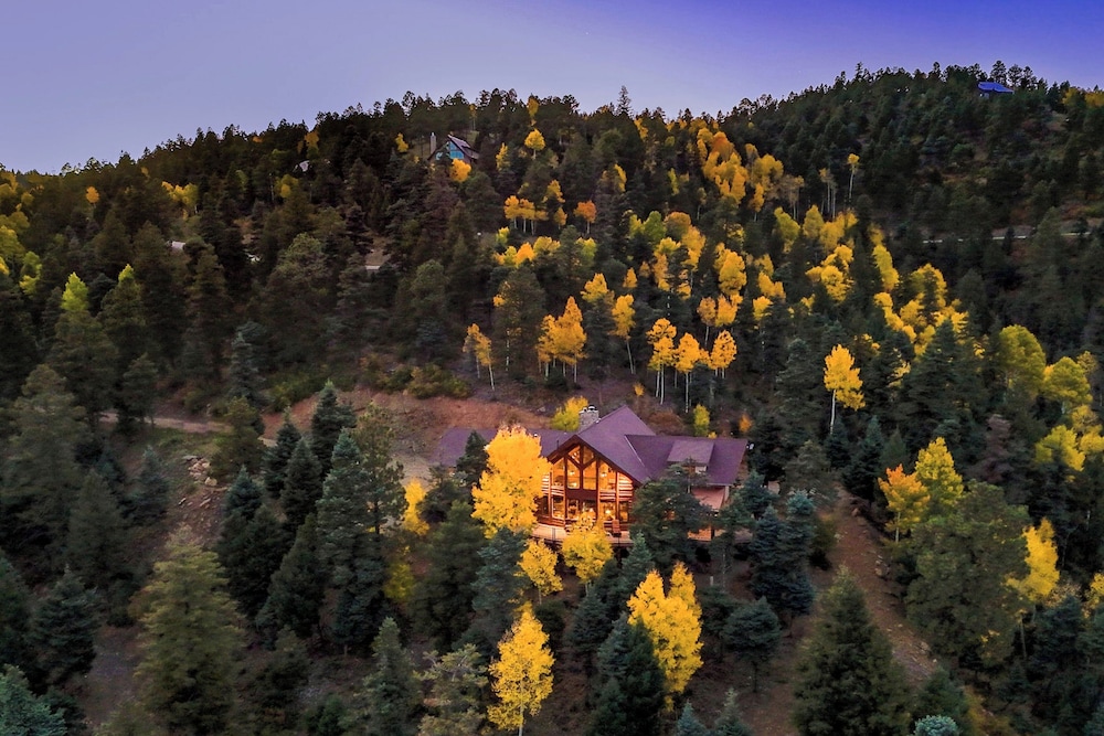 Secluded Angel Fire Retreat: Deck + Stunning View!