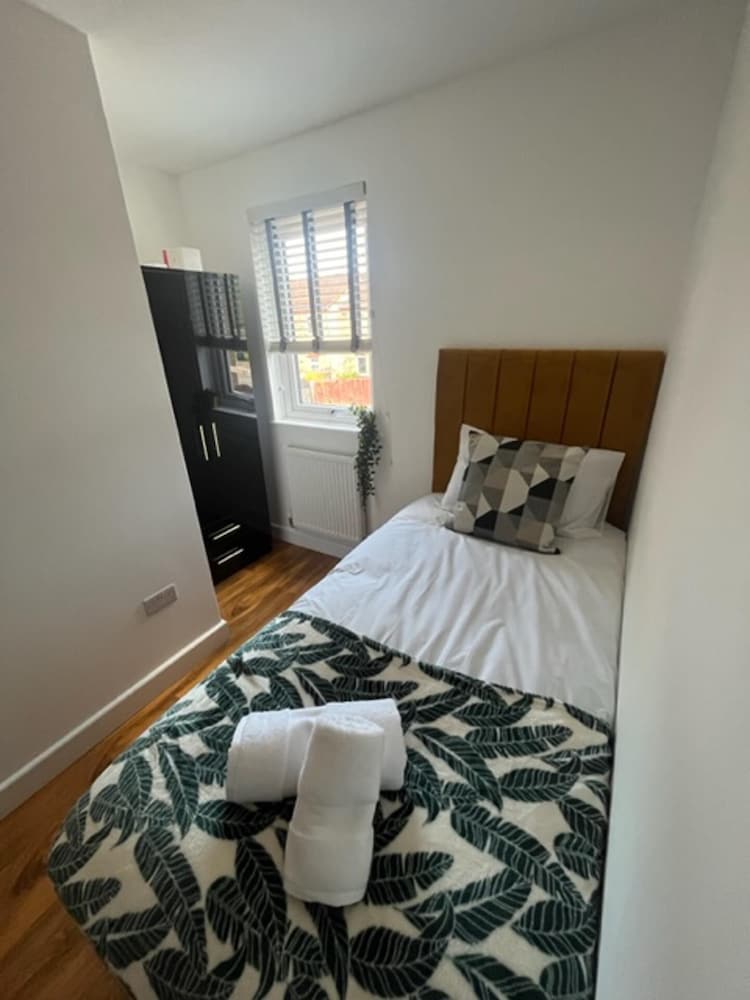 Remarkable 3-bed House in Cambridge view 3