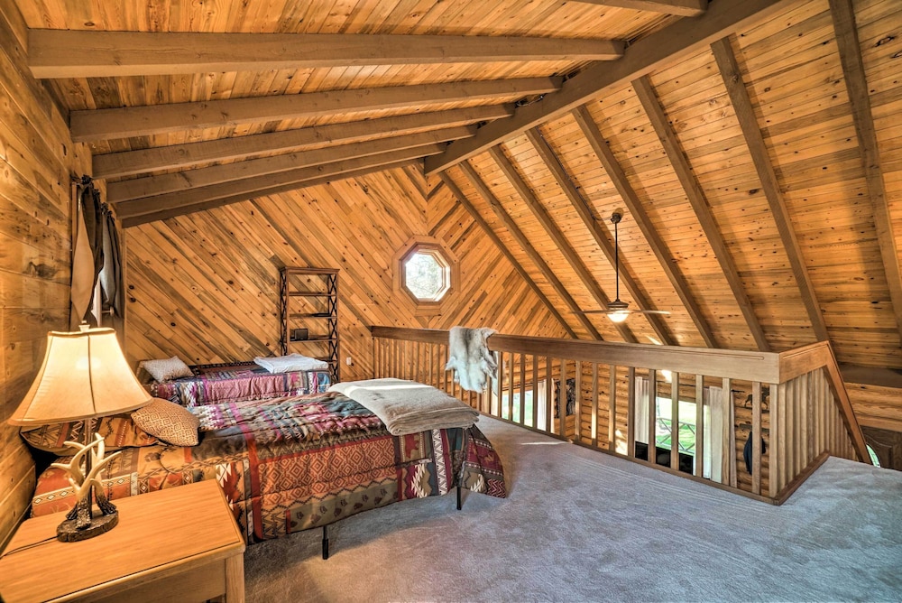 Cabin on Kenai Peninsula: Family & Group Friendly! view 4