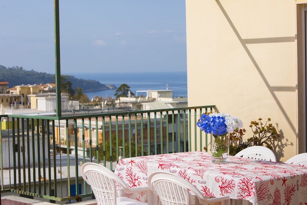 Estate4home - Casa Miramare