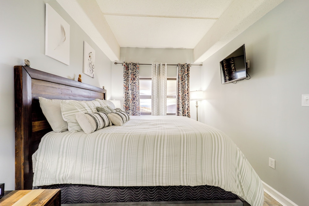 3 Mi to Sugar Mountain Ski Resort: Cozy Getaway!
