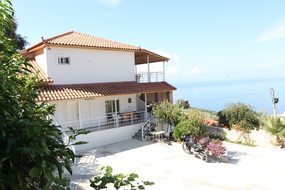Vila Riza Veliu