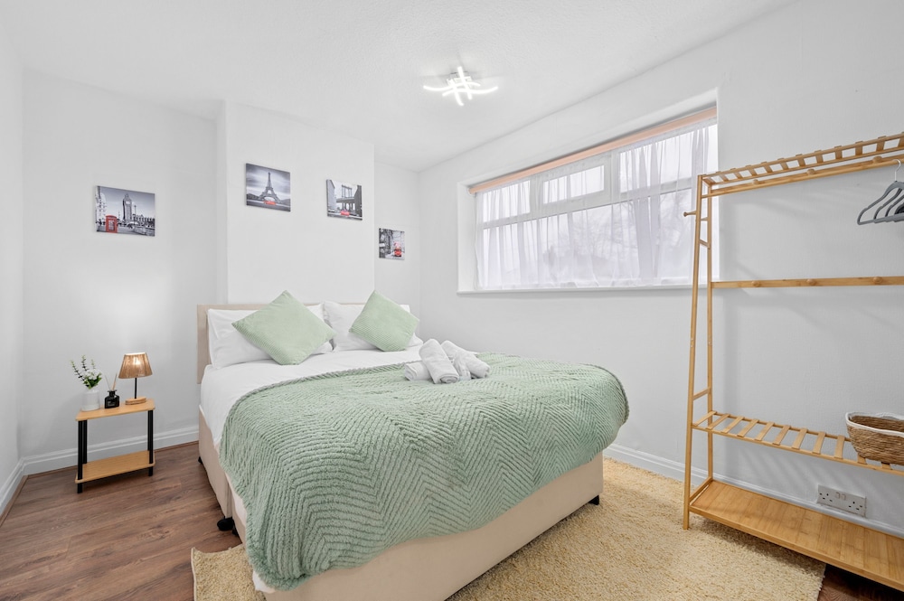 Modern 3-bedroom Home With Garden