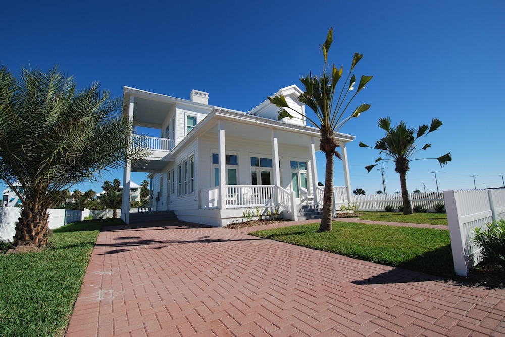 The Scarlett - Private Home At The Shores 3 Bedroom Home