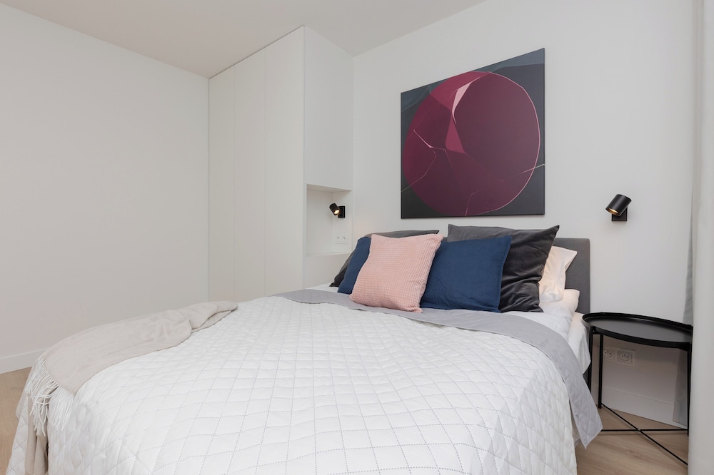 Cosy City Center Apartment by Renters view 5