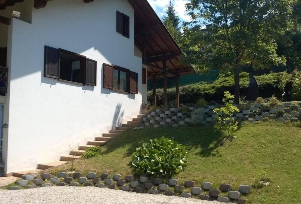 B&B White Rose view 2