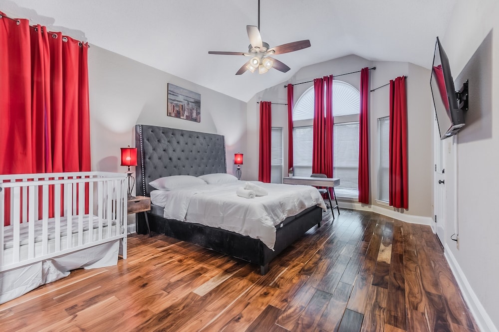 Discount Included! Stunning, Modern, Spacious Getaway Fits Any Group, 2 Game Rooms, Hot Tub 5 Bedroom Home by Redawning - Property Image 27