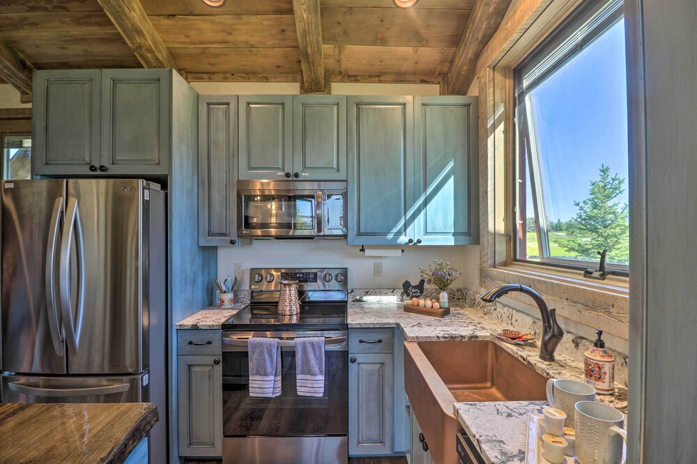 Stunning Kalispell Cottage on 30-acre Farm! view 3