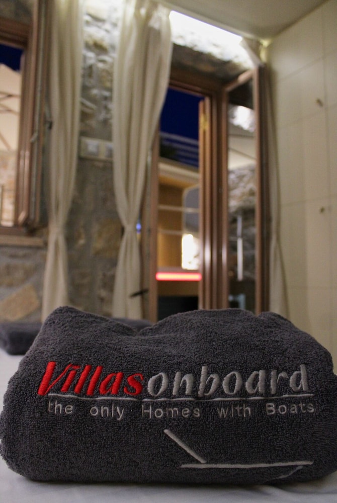 Villasonboard Rock Villa 3bed Jacuzzi Seaside view 5