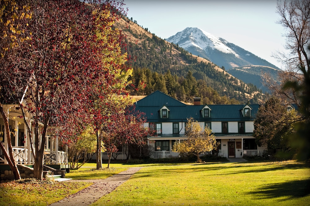 Chico Hot Springs Resort & Day Spa