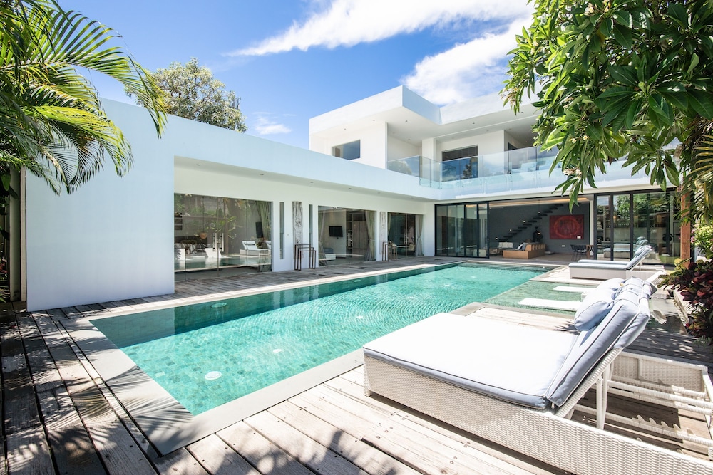Niko 2 R New Villa Close to Finns Beach Club